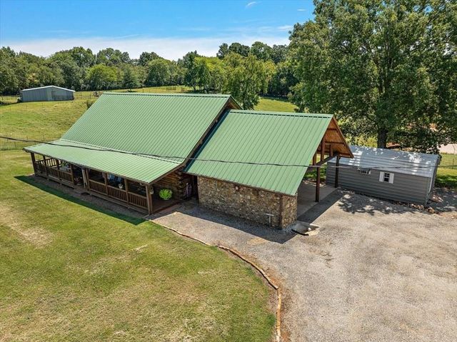 2000 County Road 852, Cushing, TX 75760