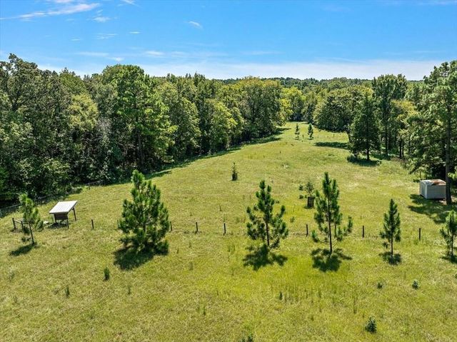 2000 County Road 852, Cushing, TX 75760