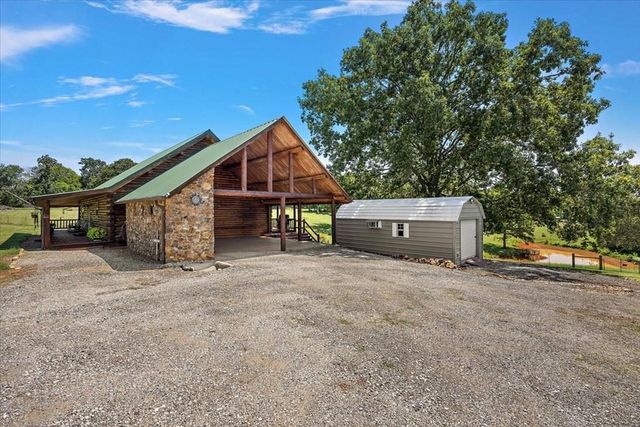 2000 County Road 852, Cushing, TX 75760