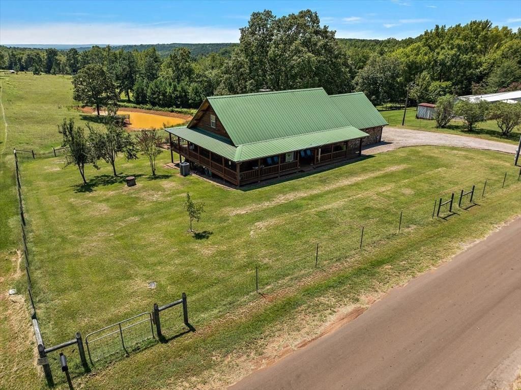 2000 County Road 852, Cushing, TX 75760