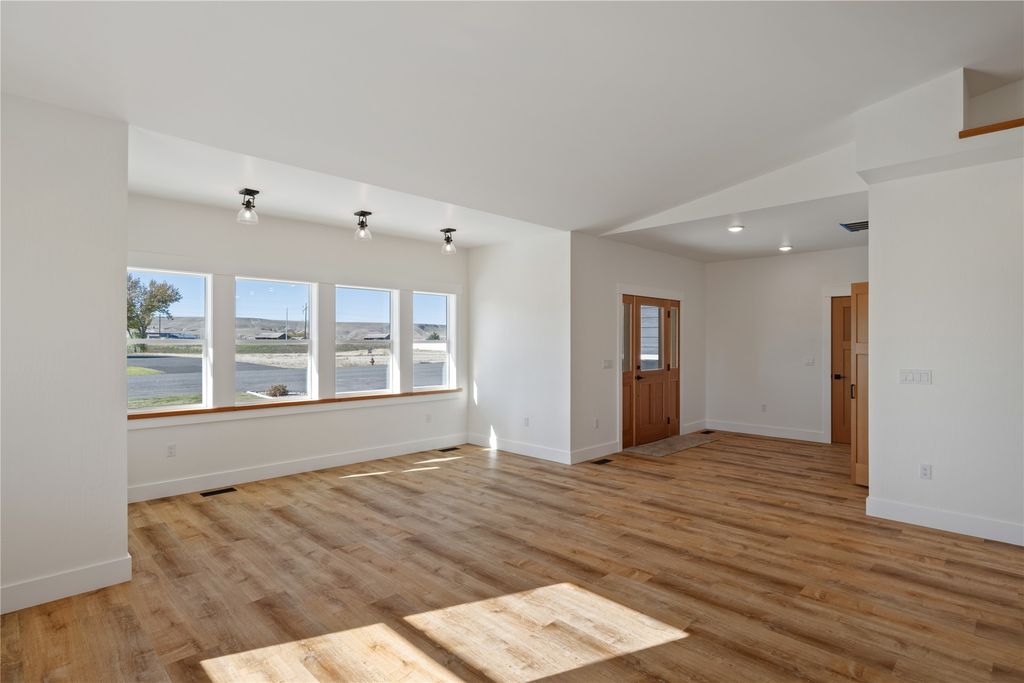 622 Sagebrush Lane, Deer Lodge, MT 59722 photo 3