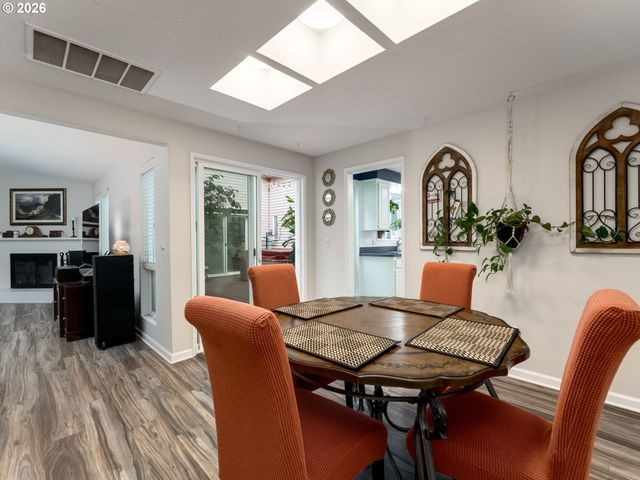 1765 CINNAMON HILL Dr Se, Salem, OR 97306