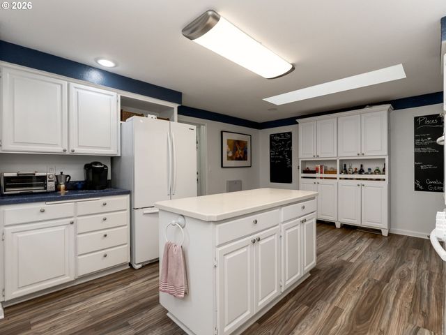 1765 CINNAMON HILL Dr Se, Salem, OR 97306
