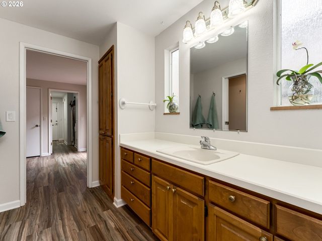 1765 CINNAMON HILL Dr Se, Salem, OR 97306