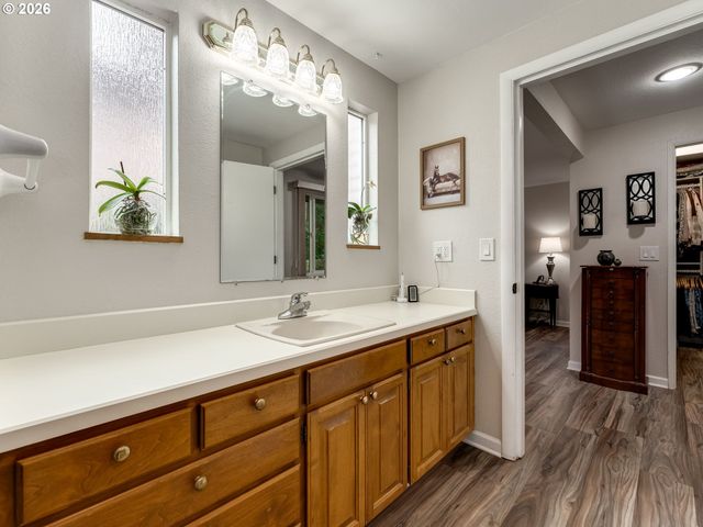 1765 CINNAMON HILL Dr Se, Salem, OR 97306