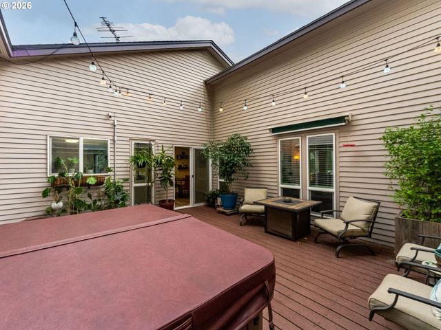 1765 CINNAMON HILL Dr Se, Salem, OR 97306