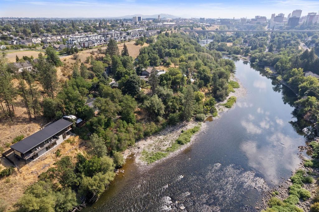 2114 W FALLS Ave, Spokane, WA 99201