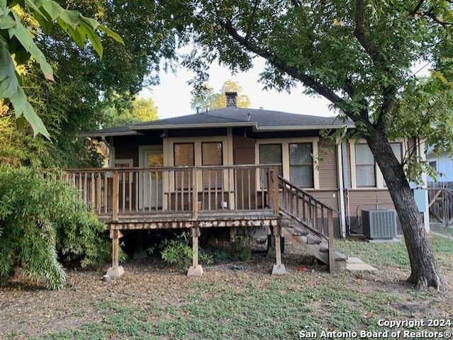 1020 W Russell Pl, San Antonio, TX 78212