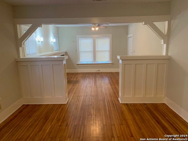 1020 W Russell Pl, San Antonio, TX 78212