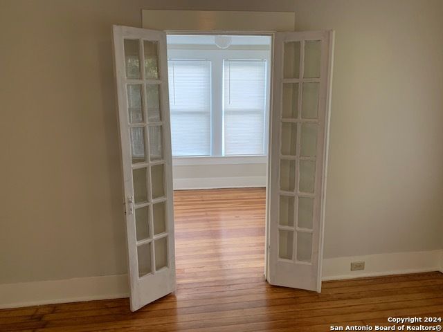 1020 W Russell Pl, San Antonio, TX 78212