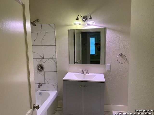 1020 W Russell Pl, San Antonio, TX 78212