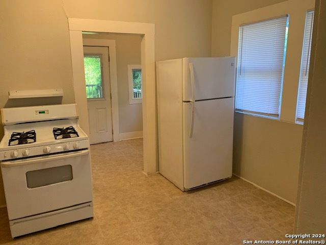 1020 W Russell Pl, San Antonio, TX 78212