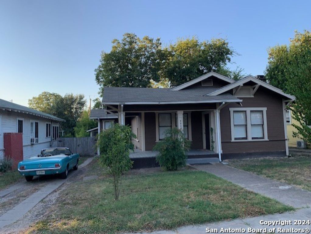 1020 W Russell Pl, San Antonio, TX 78212