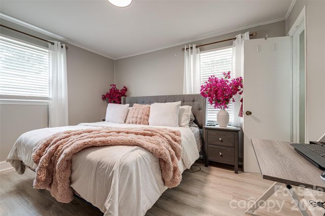 531 Stilwell Oaks Circle, Charlotte, NC 28212