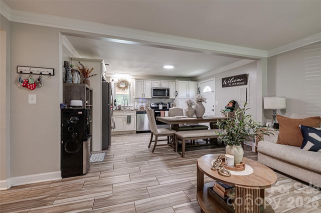 531 Stilwell Oaks Circle, Charlotte, NC 28212