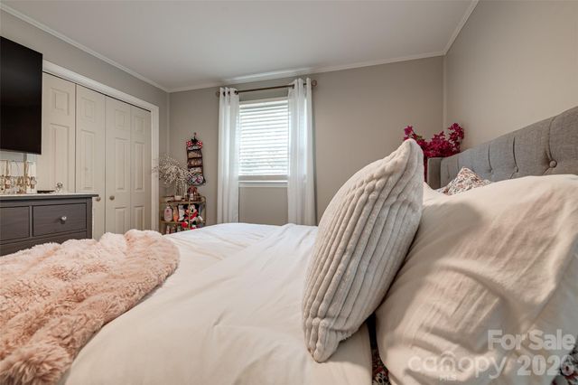 531 Stilwell Oaks Circle, Charlotte, NC 28212