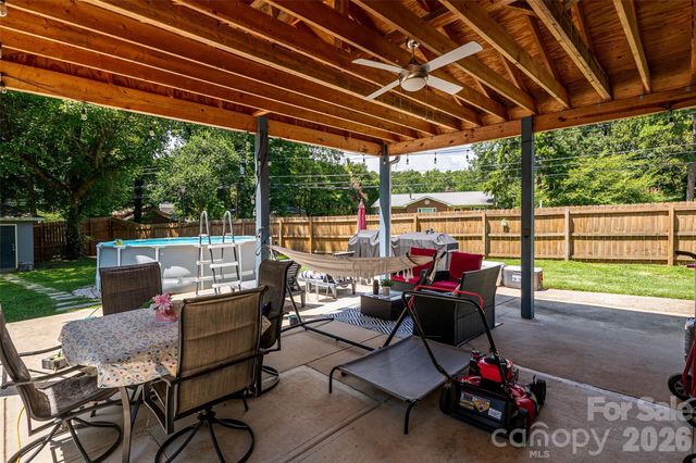 531 Stilwell Oaks Circle, Charlotte, NC 28212