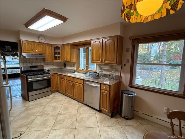 10 Glenbrook Road, Monsey, NY 10952