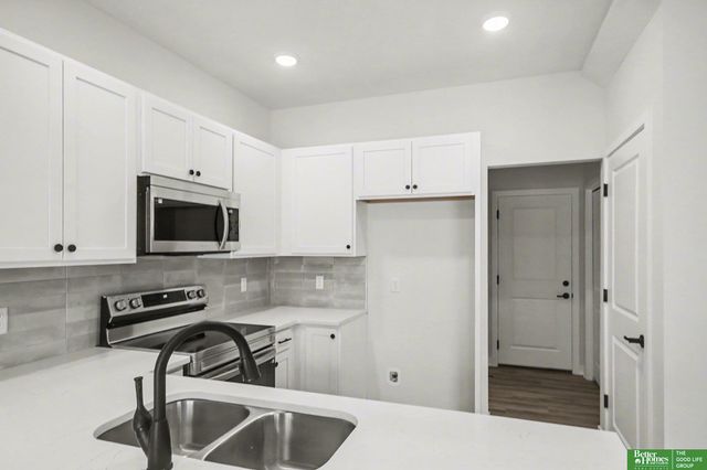 7102 N 79th Court, Omaha, NE 68122