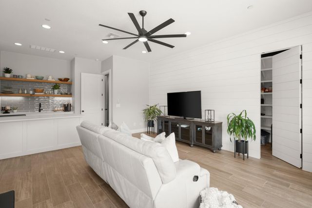 1021 Lower Peninsula LOOP, Georgetown, TX 78633