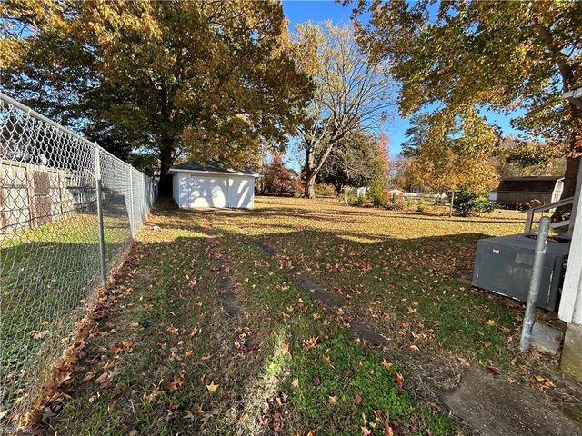 27 Wellington DR, Hampton, VA 23666