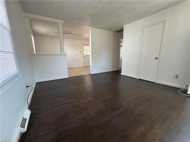 27 Wellington DR, Hampton, VA 23666