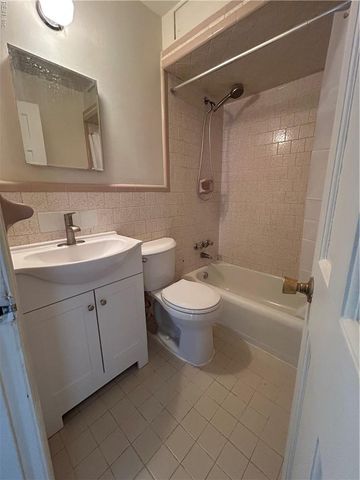 27 Wellington DR, Hampton, VA 23666