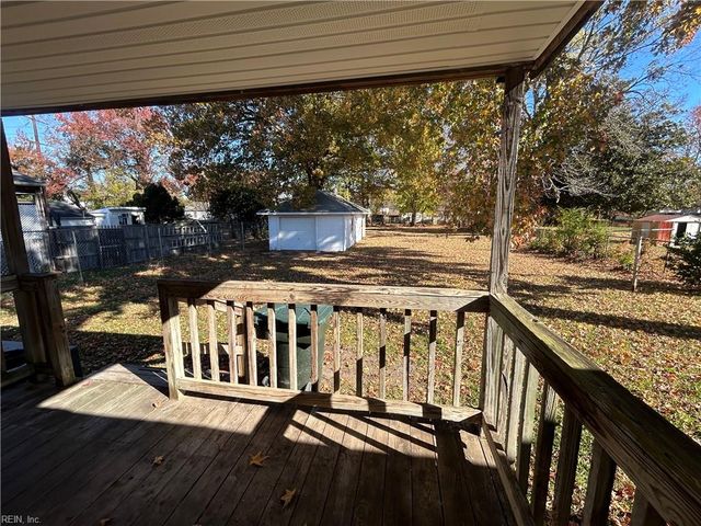 27 Wellington DR, Hampton, VA 23666