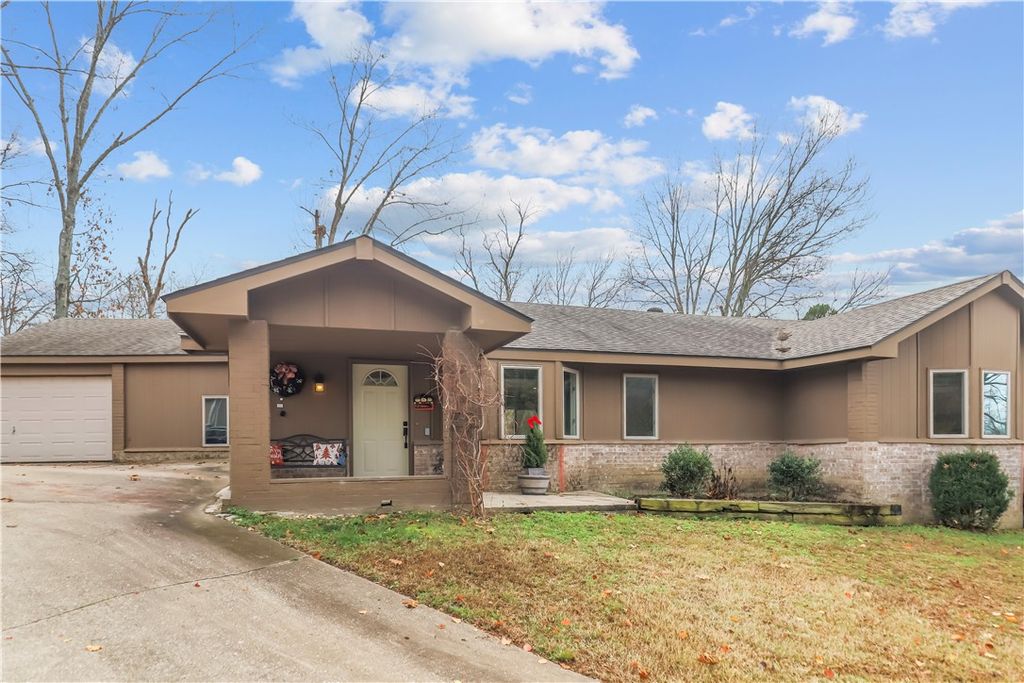 52 Chaucer Drive, Bella Vista, AR 72714