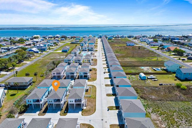 107 Caledonia Dr, Rockport, TX 78382