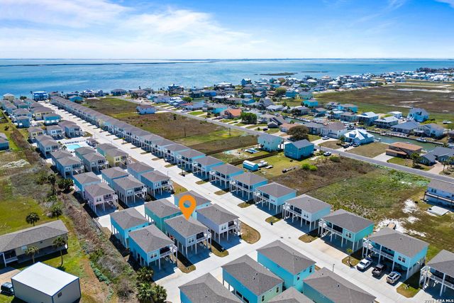 107 Caledonia Dr, Rockport, TX 78382