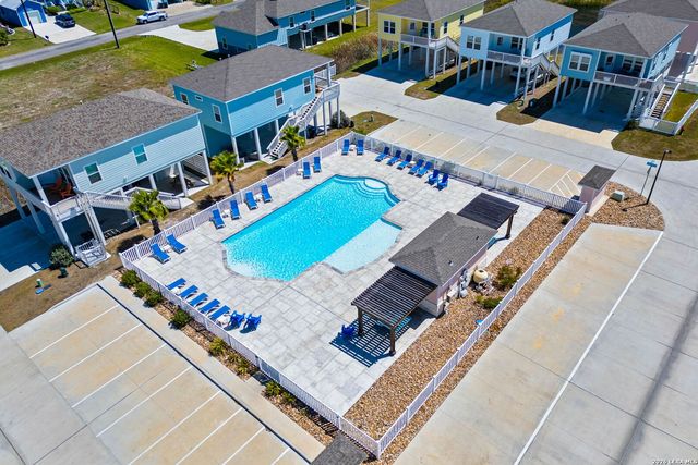 107 Caledonia Dr, Rockport, TX 78382
