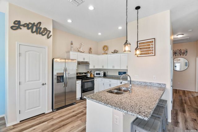 107 Caledonia Dr, Rockport, TX 78382