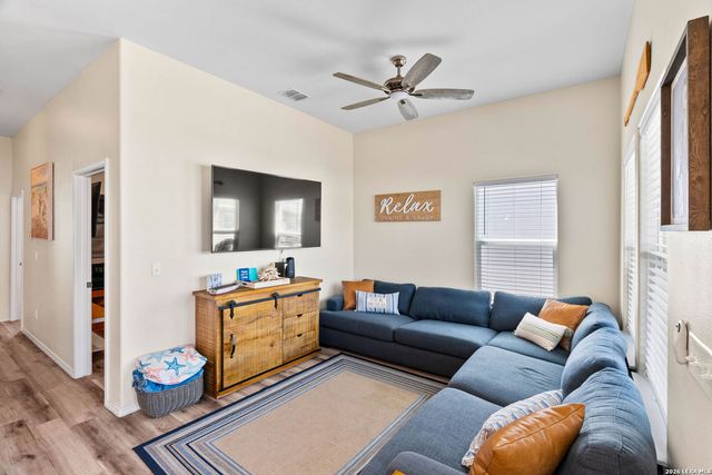 107 Caledonia Dr, Rockport, TX 78382