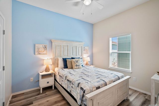 107 Caledonia Dr, Rockport, TX 78382