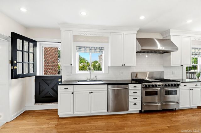 32 Huntington Drive, Yonkers, NY 10704