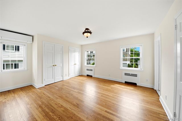 32 Huntington Drive, Yonkers, NY 10704