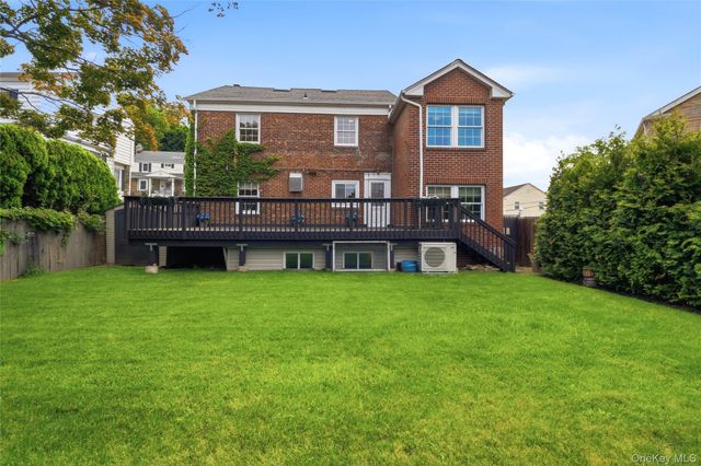 32 Huntington Drive, Yonkers, NY 10704
