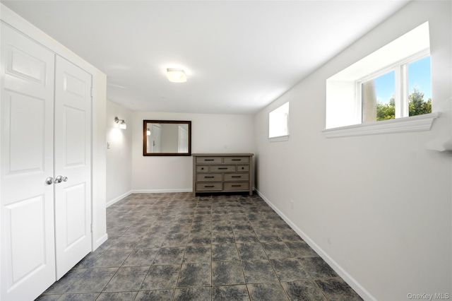 32 Huntington Drive, Yonkers, NY 10704