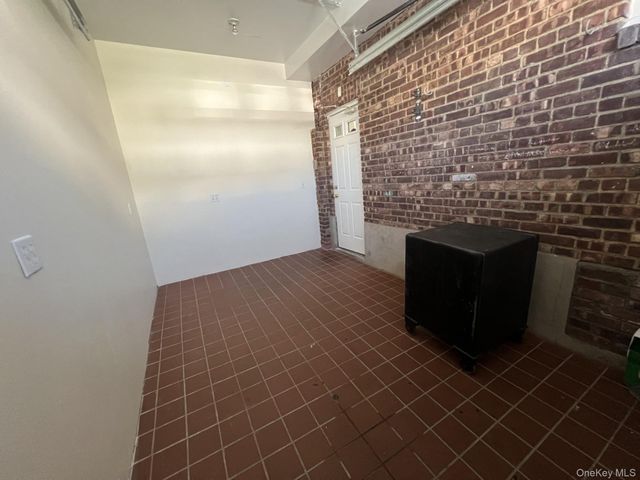 32 Huntington Drive, Yonkers, NY 10704