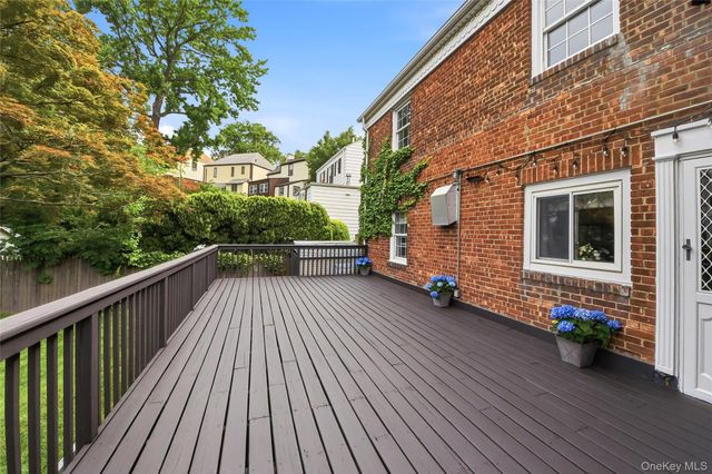 32 Huntington Drive, Yonkers, NY 10704