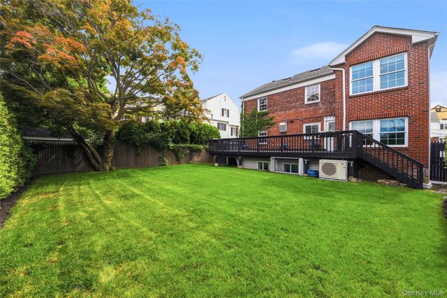 32 Huntington Drive, Yonkers, NY 10704