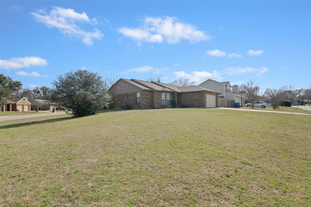 3521 Glenview Drive, Corinth, TX 76210