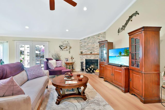 8050 Garryanna Dr, Citrus Heights, CA 95610