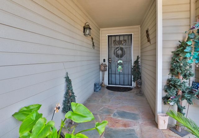 8050 Garryanna Dr, Citrus Heights, CA 95610