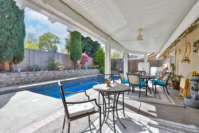 8050 Garryanna Dr, Citrus Heights, CA 95610