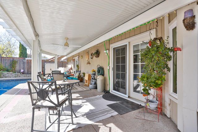 8050 Garryanna Dr, Citrus Heights, CA 95610