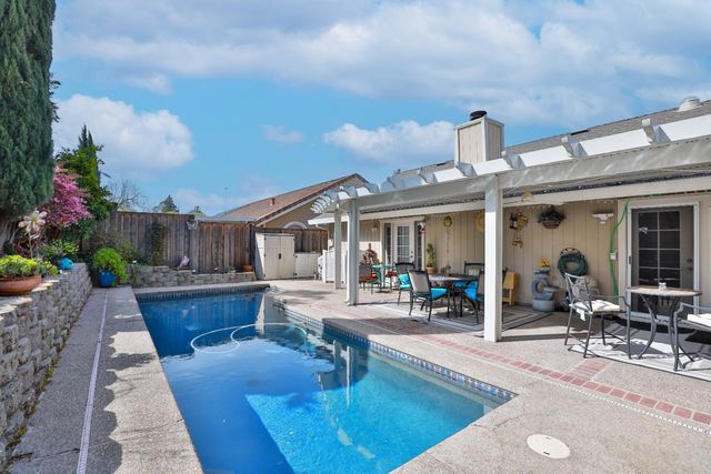 8050 Garryanna Dr, Citrus Heights, CA 95610