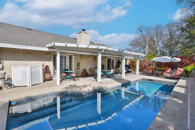 8050 Garryanna Dr, Citrus Heights, CA 95610