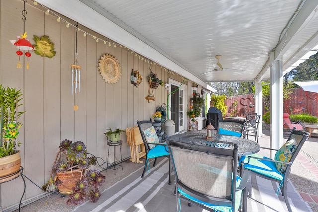 8050 Garryanna Dr, Citrus Heights, CA 95610